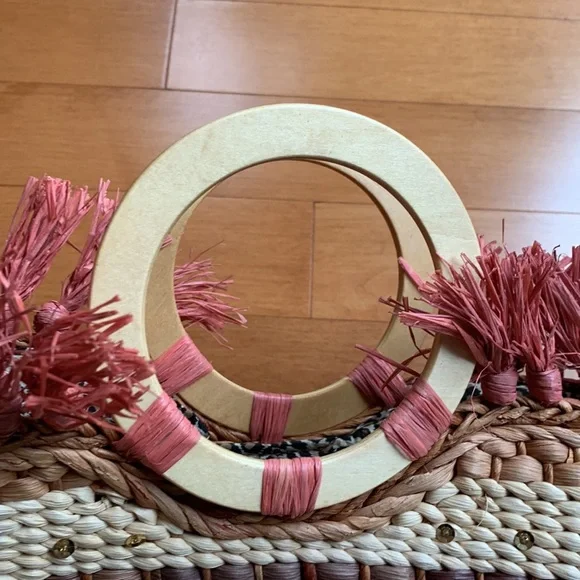 Sondra Roberts Coral Straw Woven Wood Ring Handle Beach Bag with Fringes - Picture 8 of 16